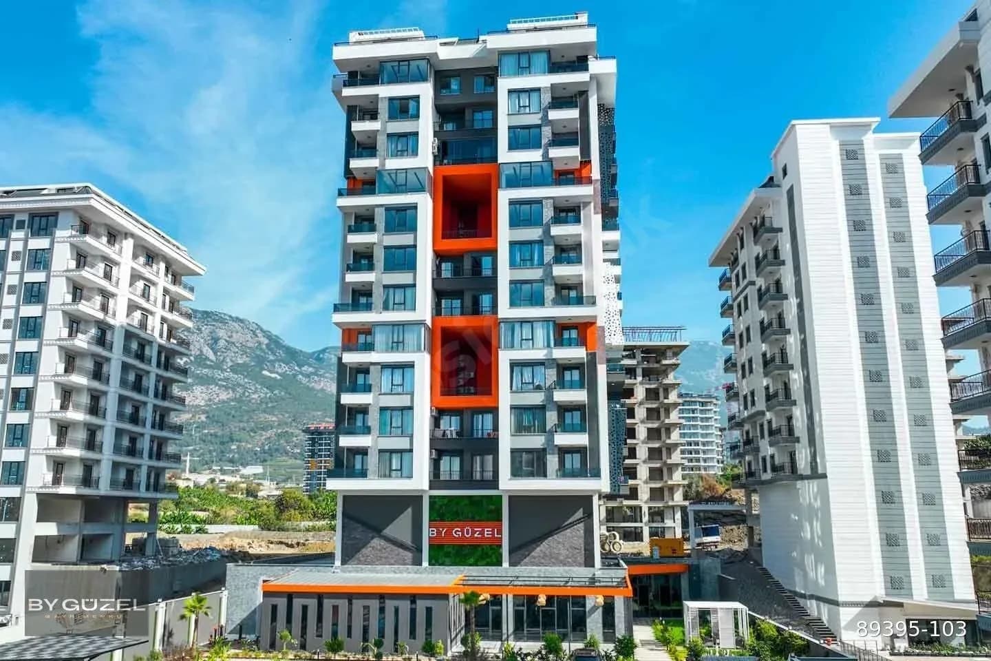 Site içinde havuzlu villa, geniş bahçe