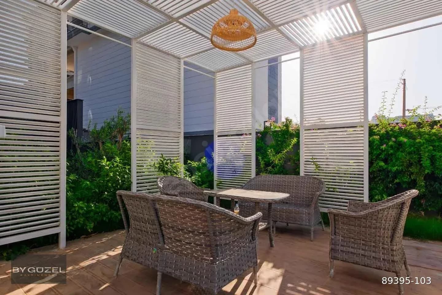 Site içinde havuzlu villa, geniş bahçe