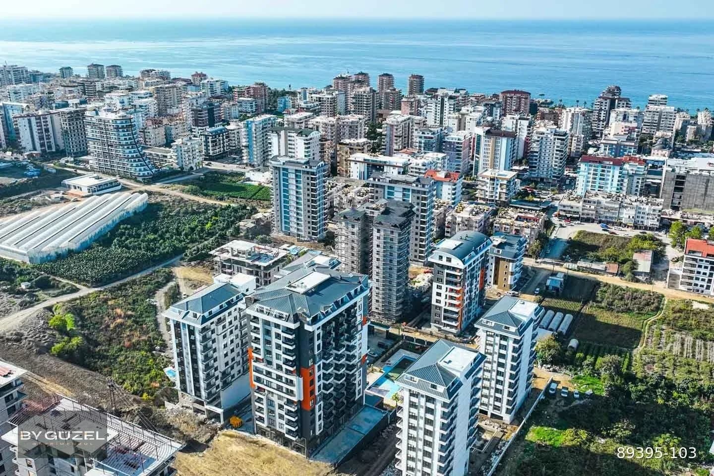 Site içinde havuzlu villa, geniş bahçe